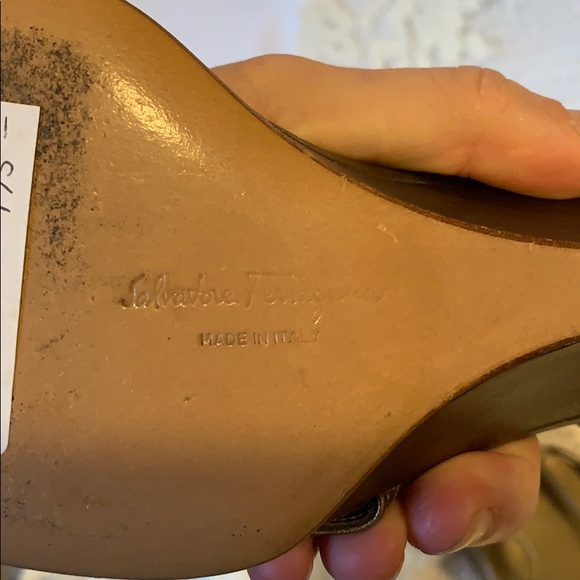 Farragamo gold wedge sandal - Picture 3 of 5